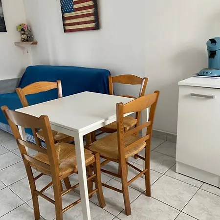 1 Chambre Et Cuisine Vierville-sur-mer,plage Du Debarquement *